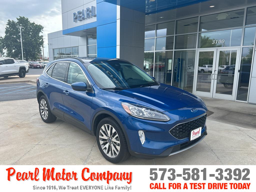 2022 Ford Escape Titanium's photo