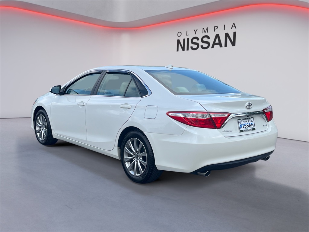 2017 Toyota Camry XLE photo 3