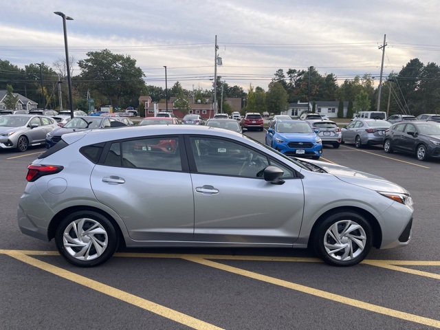 2025 Subaru Impreza Base photo 4