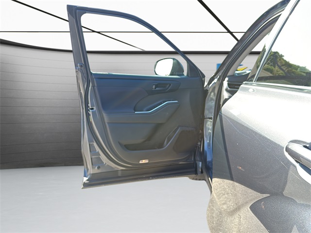 2020 Toyota Highlander LE photo 35