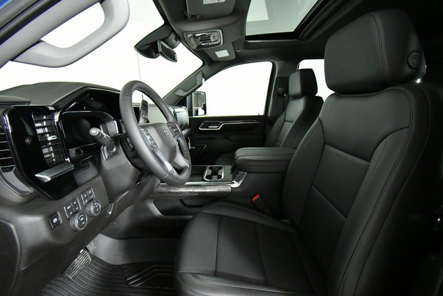 2026 Chevrolet Silverado 2500HD LTZ photo 4