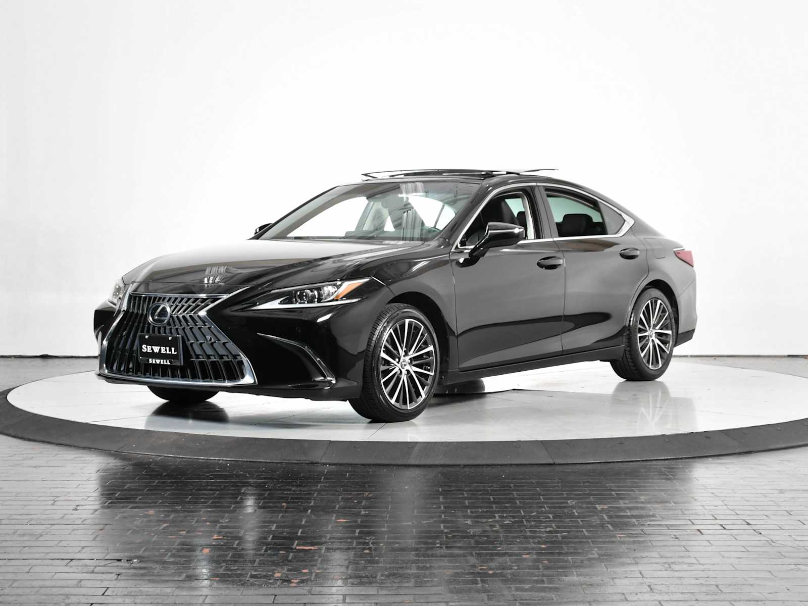 2024 Lexus ES 350's photo