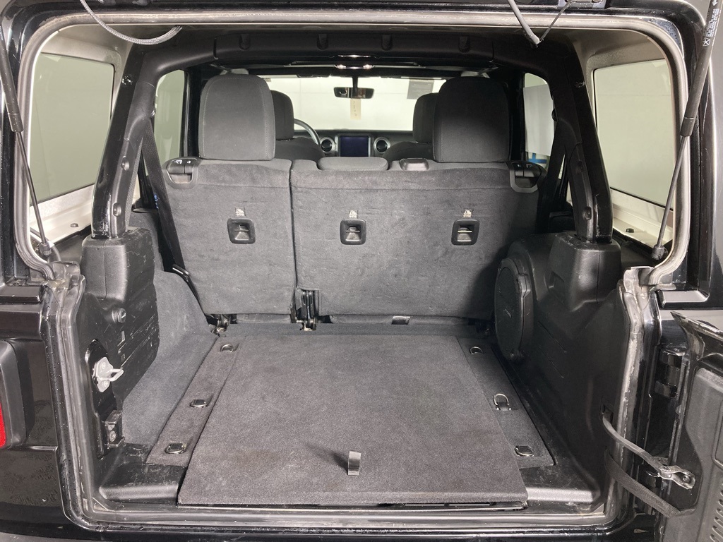 2023 Jeep Wrangler Sahara photo 19