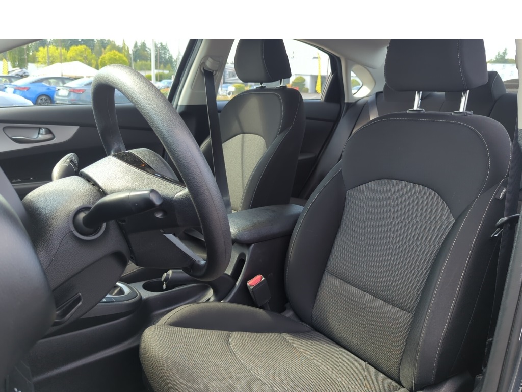 2022 Kia Forte LXS photo 13