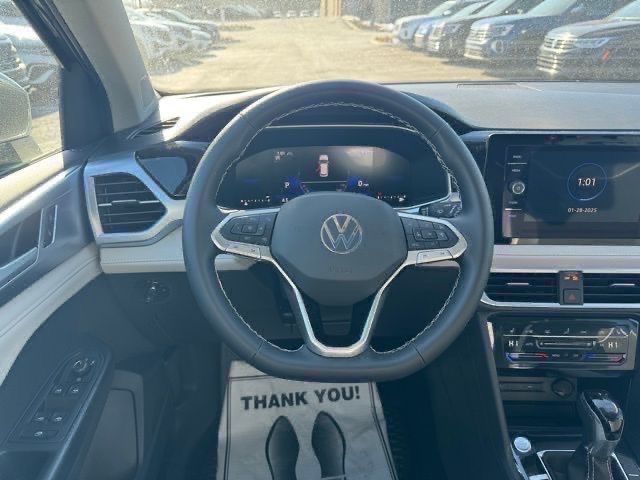 2025 Volkswagen Taos SE photo 14
