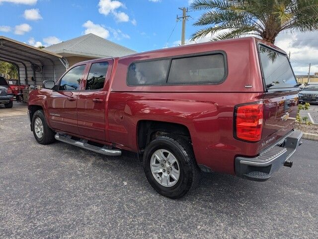 2018 Chevrolet Silverado LT photo 3