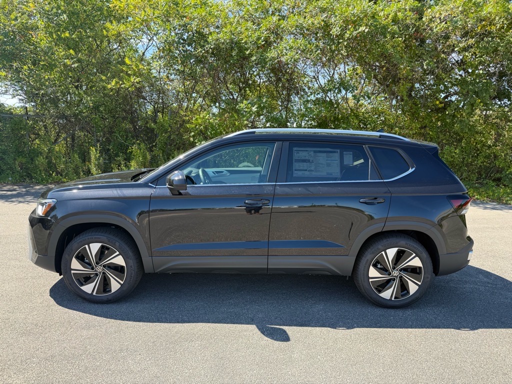 2025 Volkswagen Taos SE photo 4