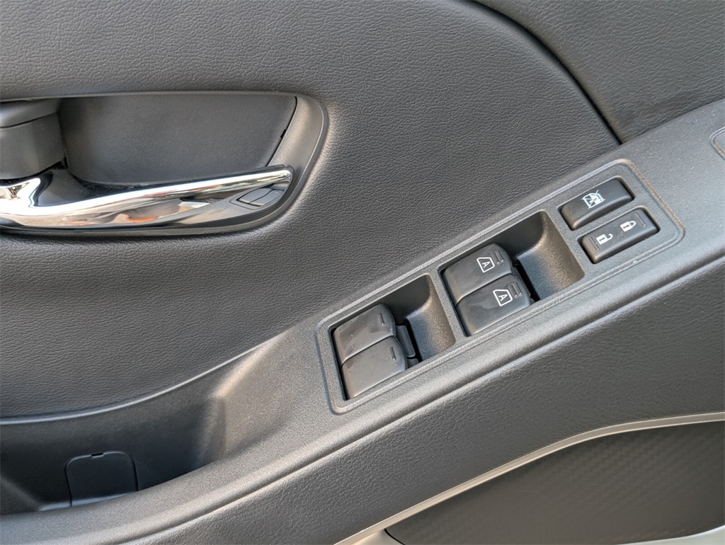 2026 Nissan Frontier Crew Cab SV photo 3