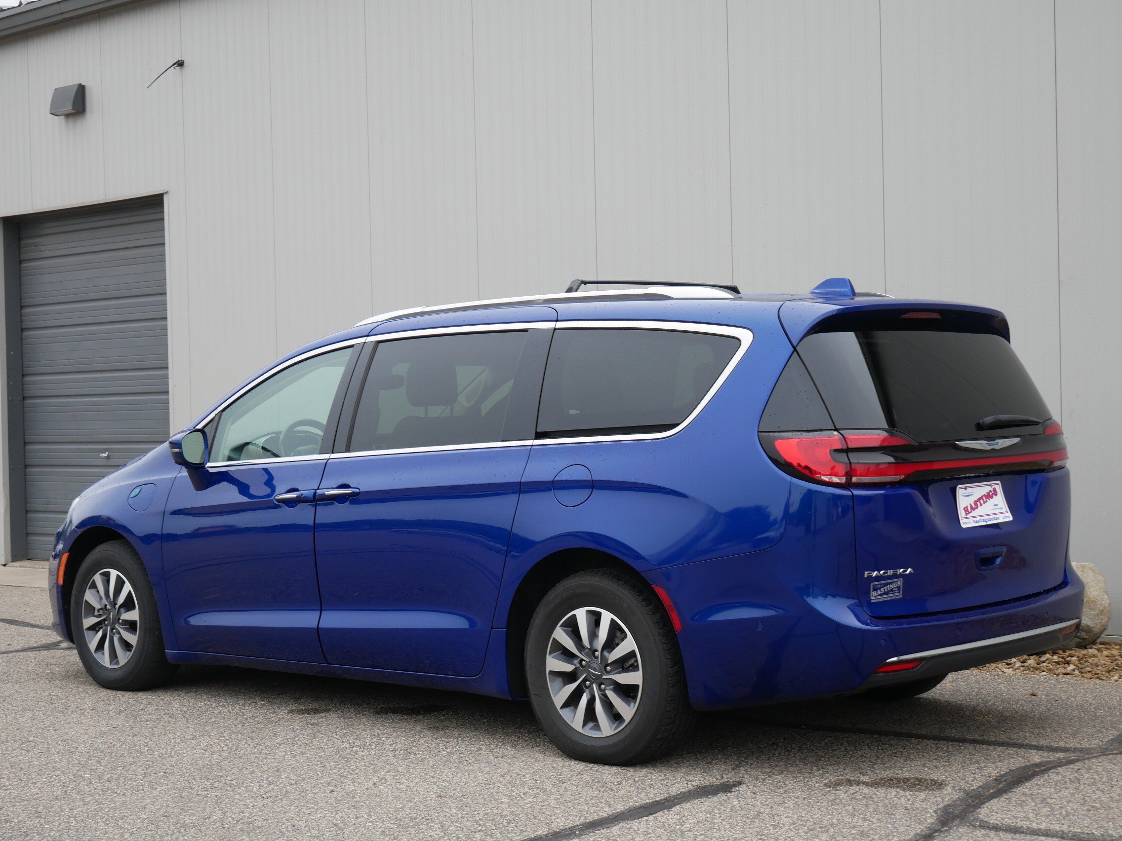 2021 Chrysler Pacifica Hybrid Touring L photo 2
