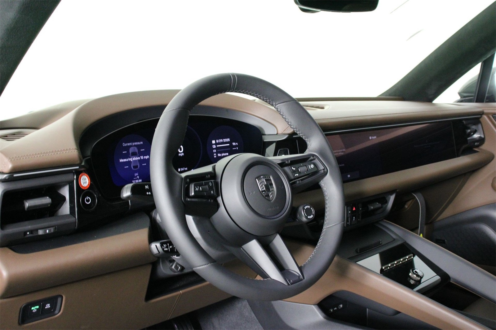 2025 Porsche Macan Electric Turbo photo 4