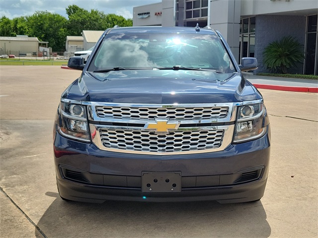2019 Chevrolet Suburban LT photo 2