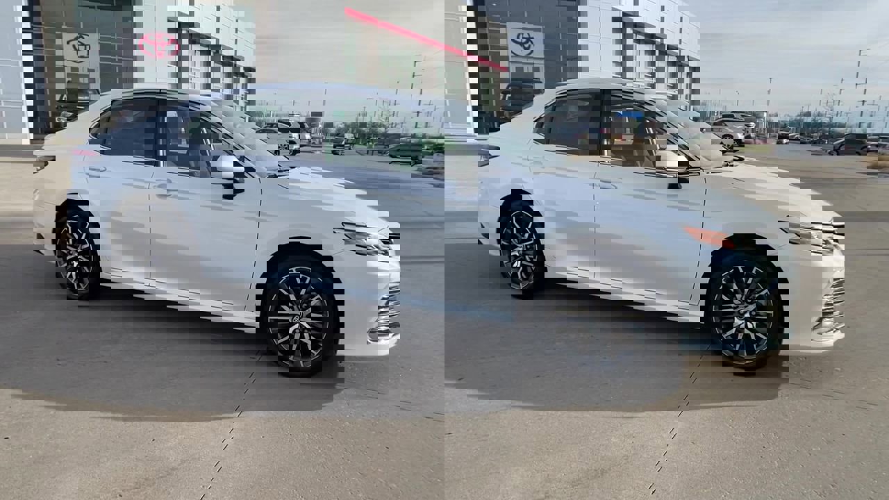 Used 2022 Toyota Camry XLE with VIN 4T1F31AKXNU575757 for sale in Kansas City