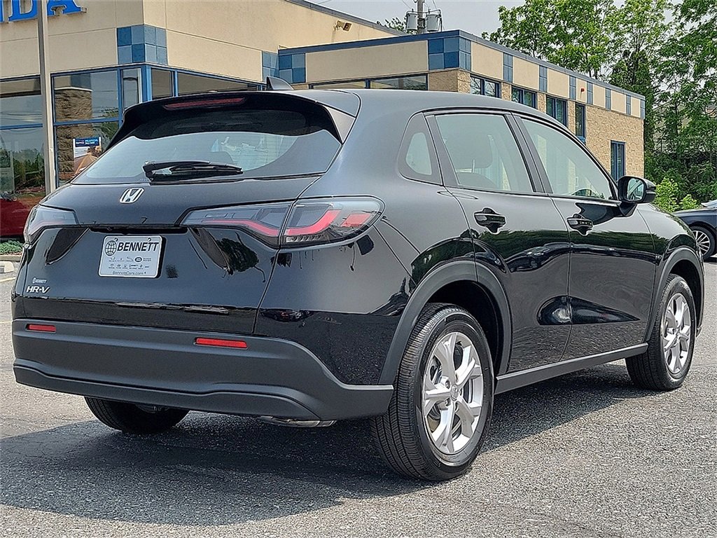 2025 Honda HR-V LX photo 4