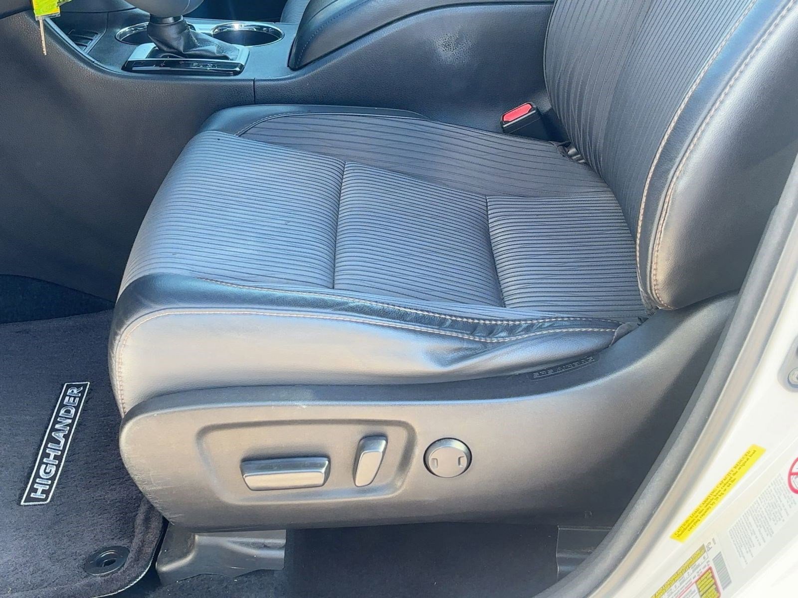 2016 Toyota Highlander LE photo 13