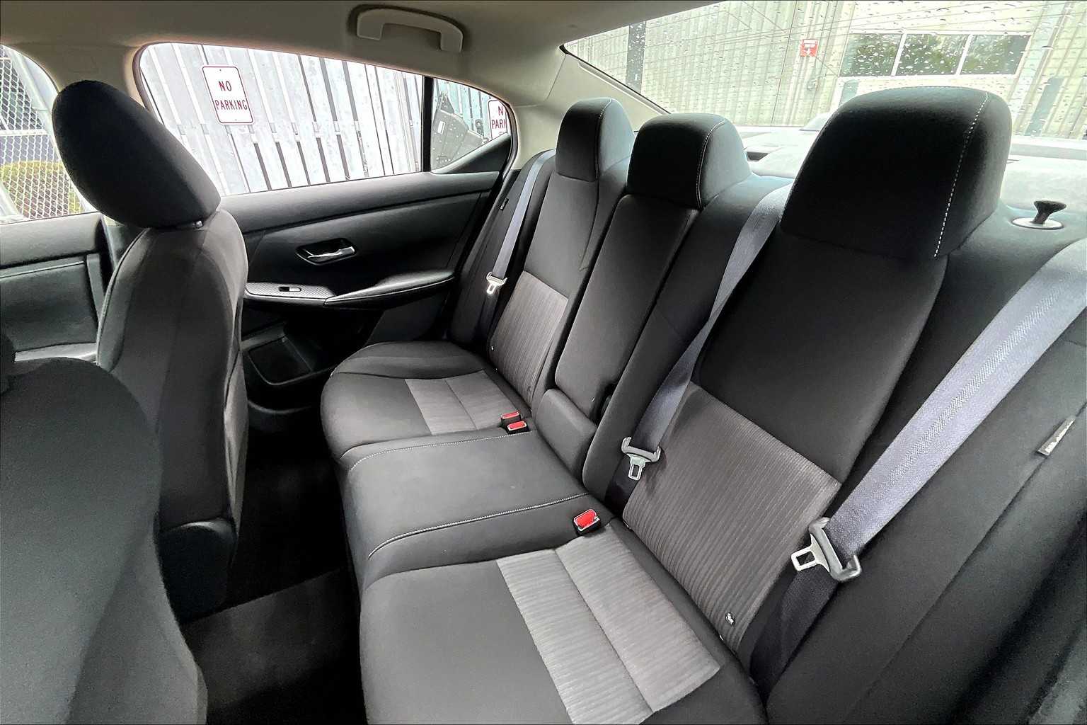 2022 Nissan Sentra SV photo 18