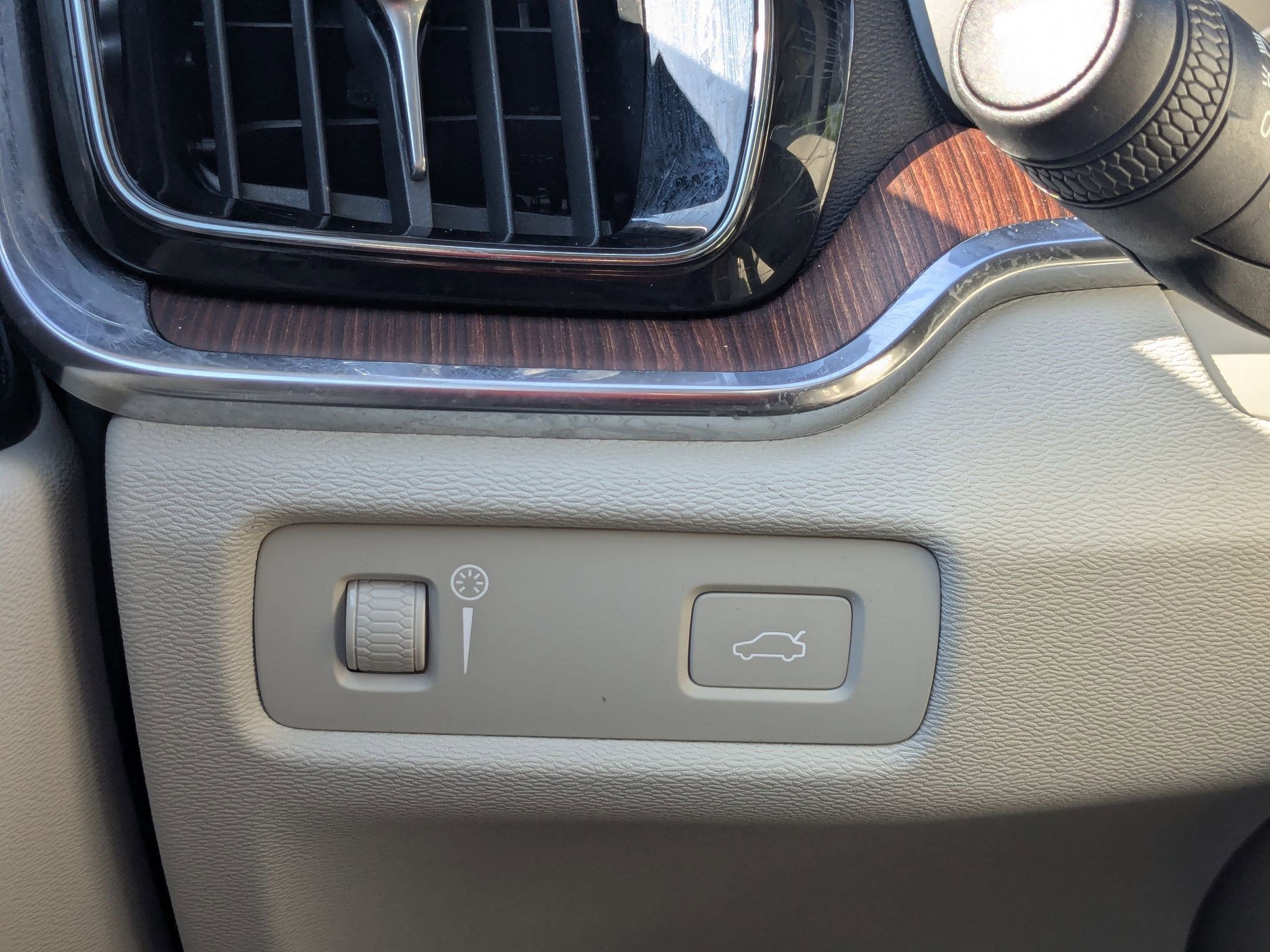2021 Volvo S60 Momentum photo 20