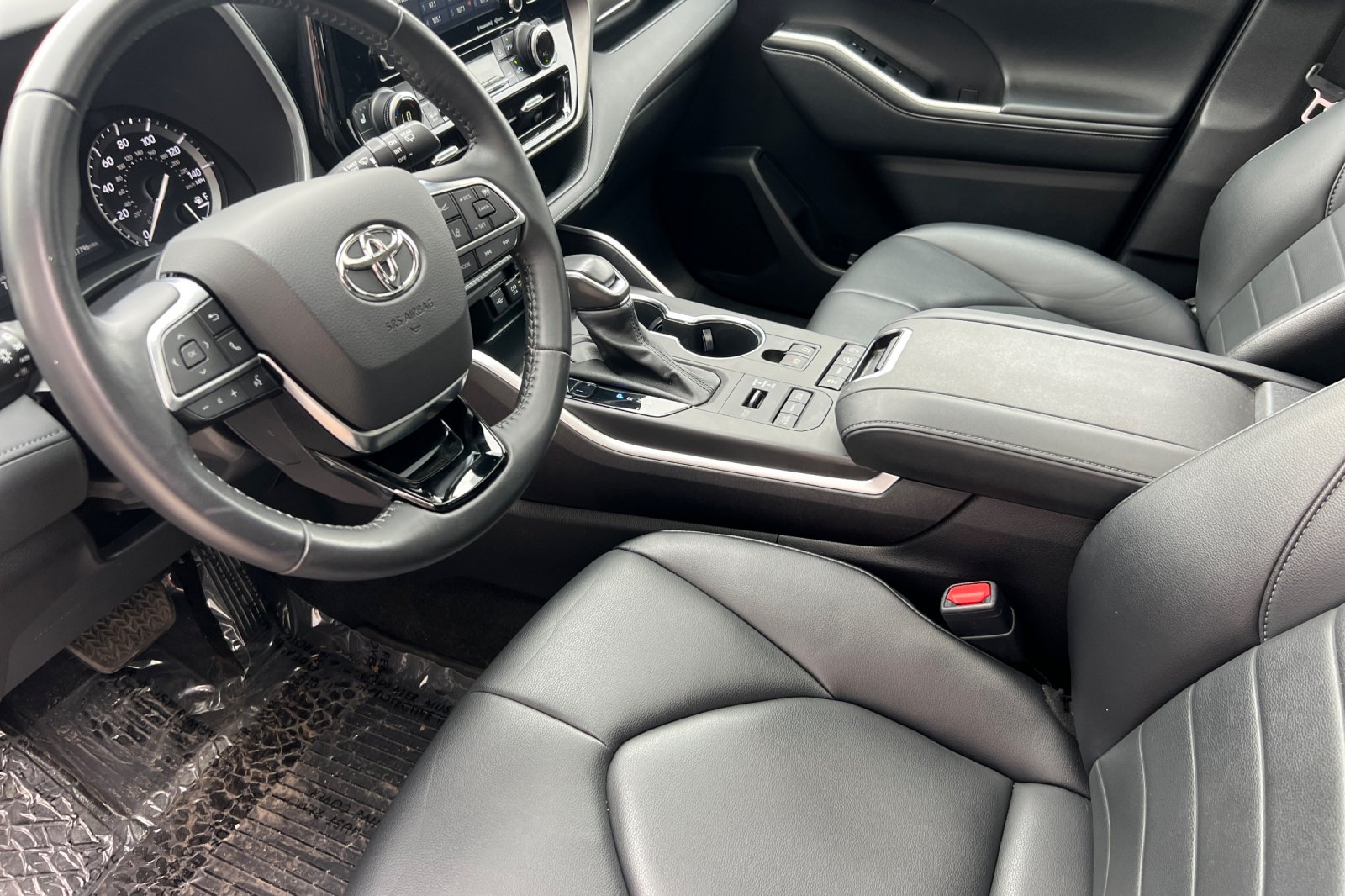 2021 Toyota Highlander XLE photo 5