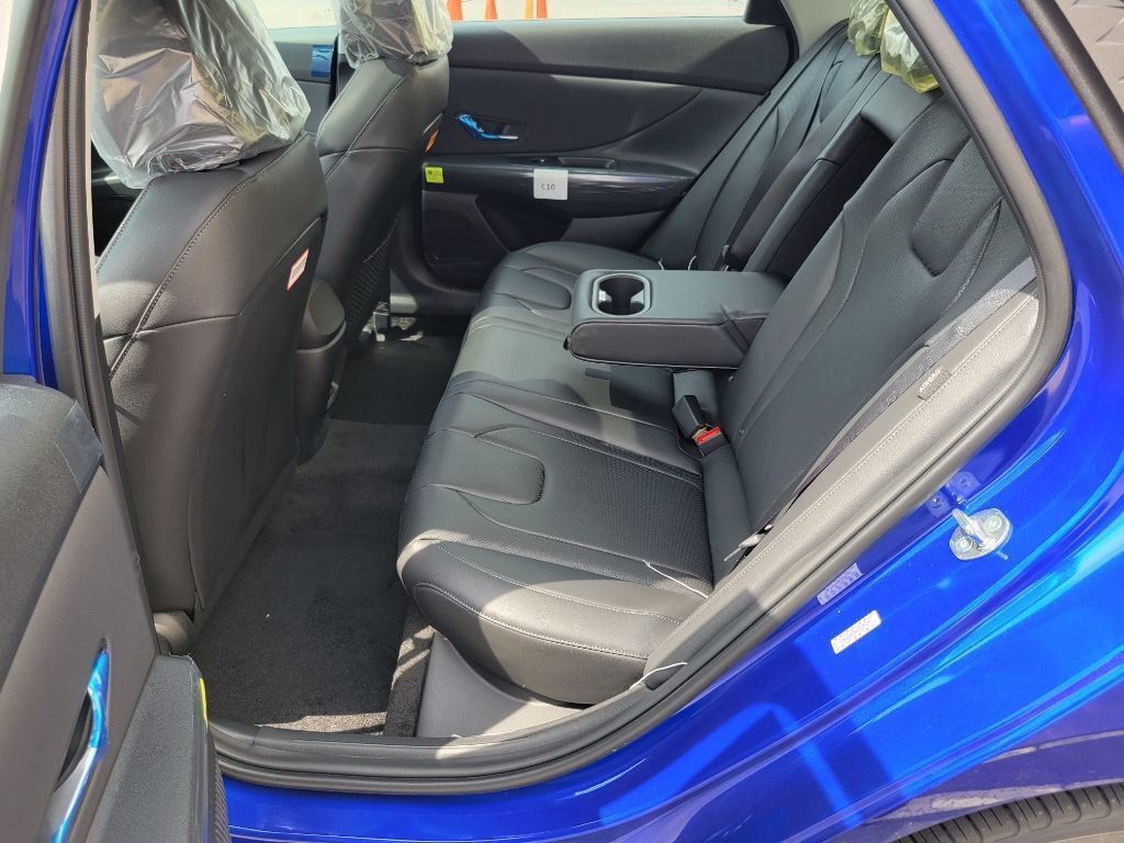 2024 Hyundai Elantra Limited photo 25