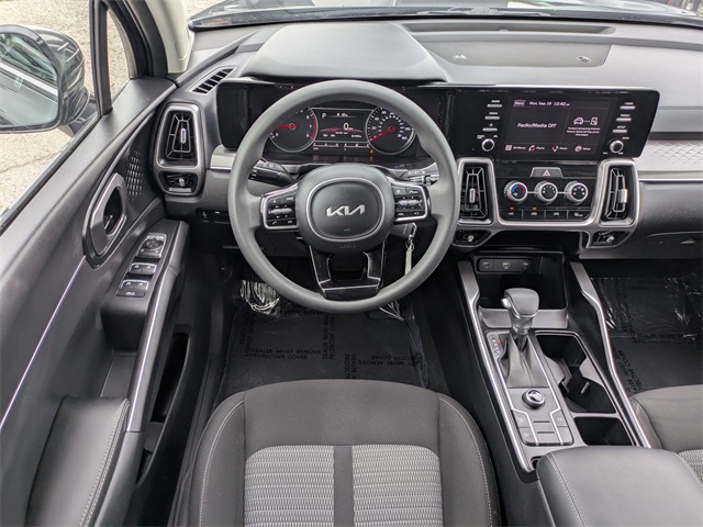 2023 Kia Sorento LX photo 16