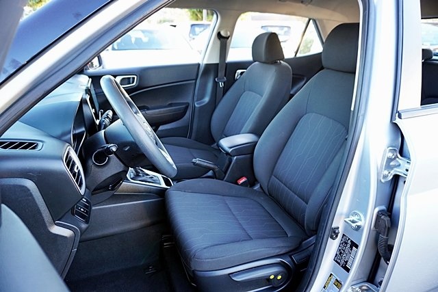 Used 2023 Silver Hyundai SE image 13