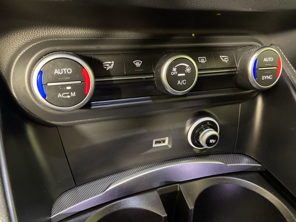 2018 Alfa Romeo Stelvio Base photo 29