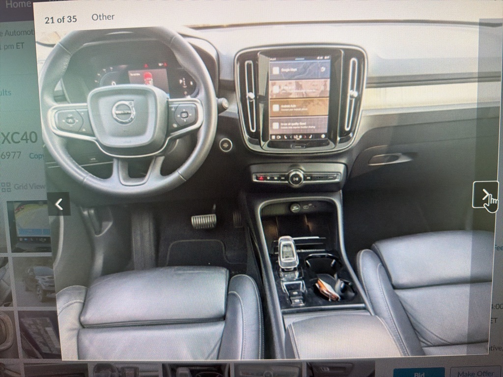 2023 Volvo XC40 Ultimate photo 4