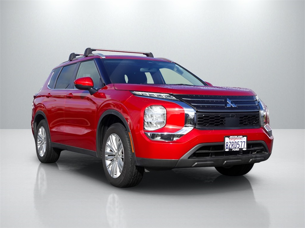 2022 Mitsubishi Outlander ES's photo