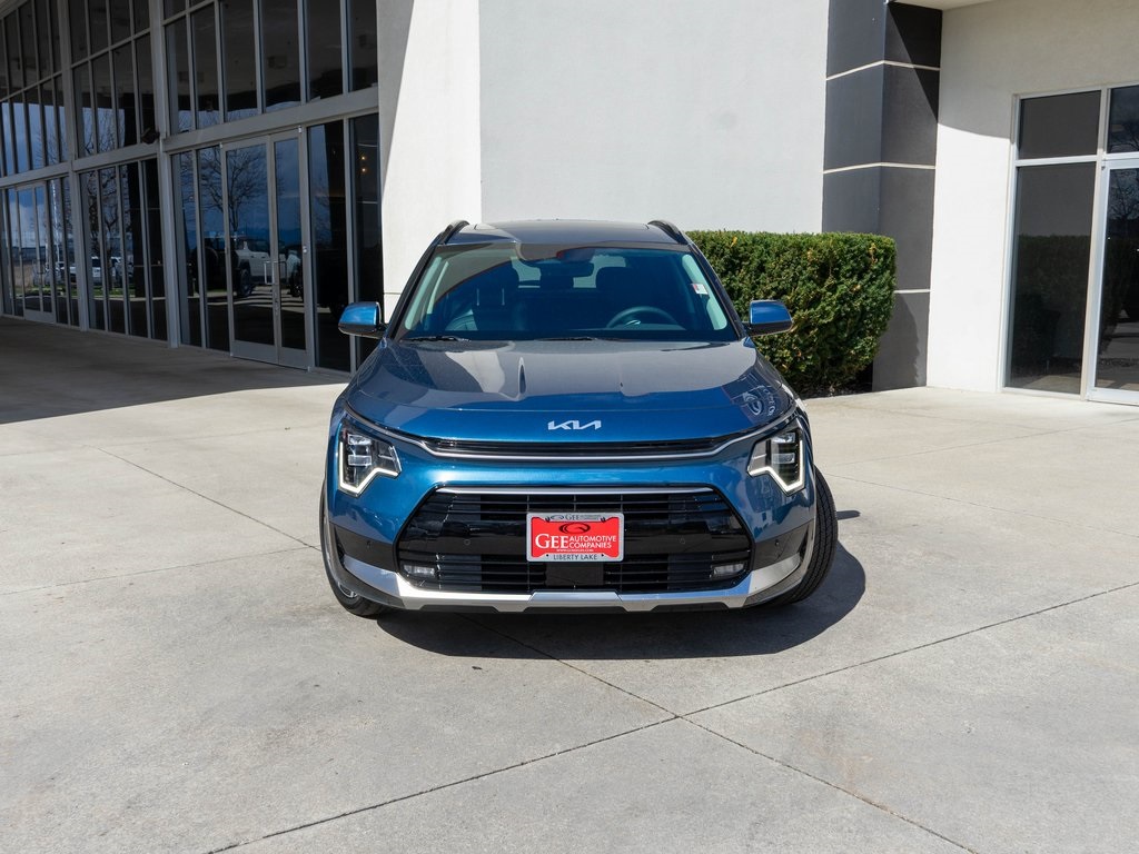 2025 Kia Niro Plug-In Hybrid SX photo 2