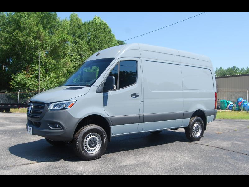 2024 Mercedes-Benz Sprinter Crew Van Base's photo