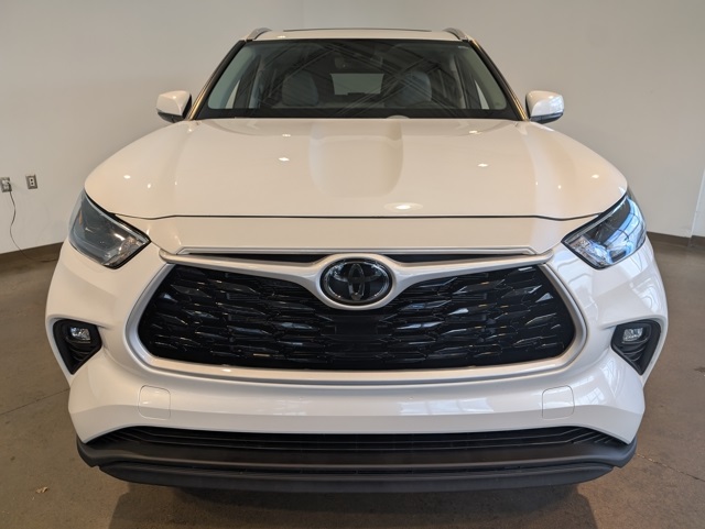 2022 Toyota Highlander XLE photo 2