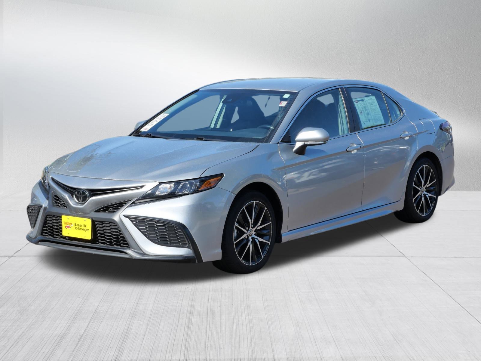 2023 Toyota Camry SE photo 3