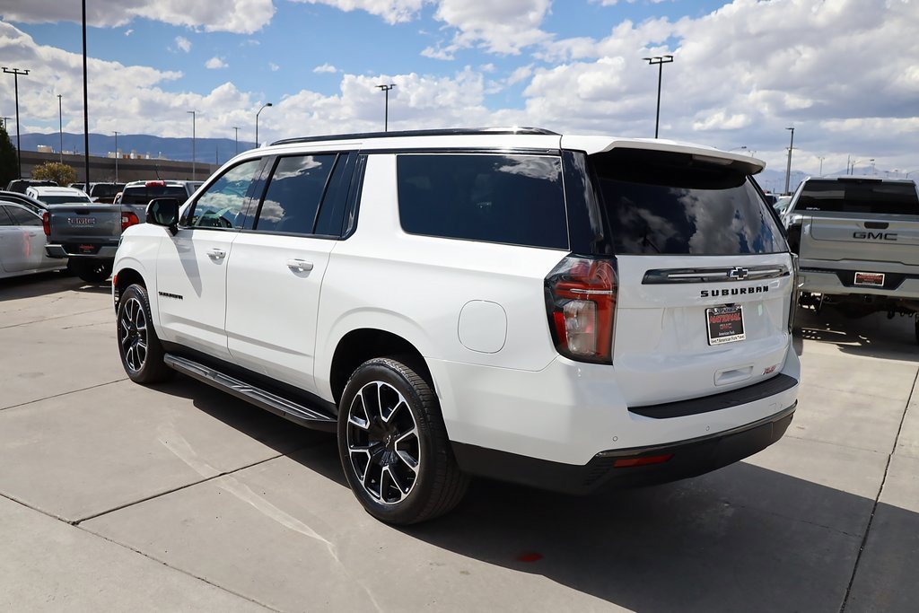 2021 Chevrolet Suburban RST photo 3