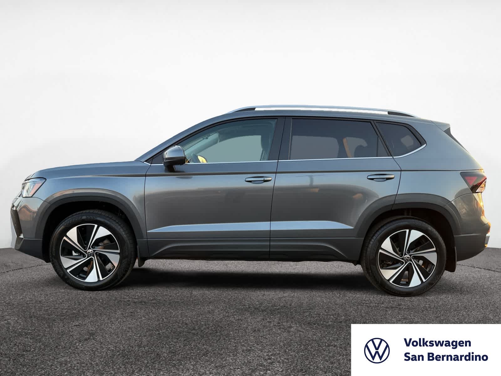 2025 Volkswagen Taos SE photo 2
