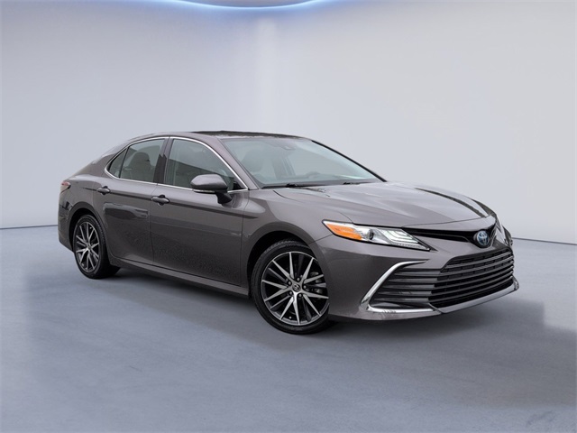 2022 Toyota Camry Hybrid XLE photo 2