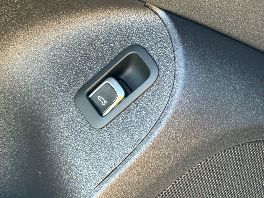 2013 Audi Q5 2.0T Premium Plus photo 16