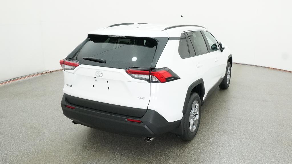 2025 Toyota RAV4 XLE photo 19