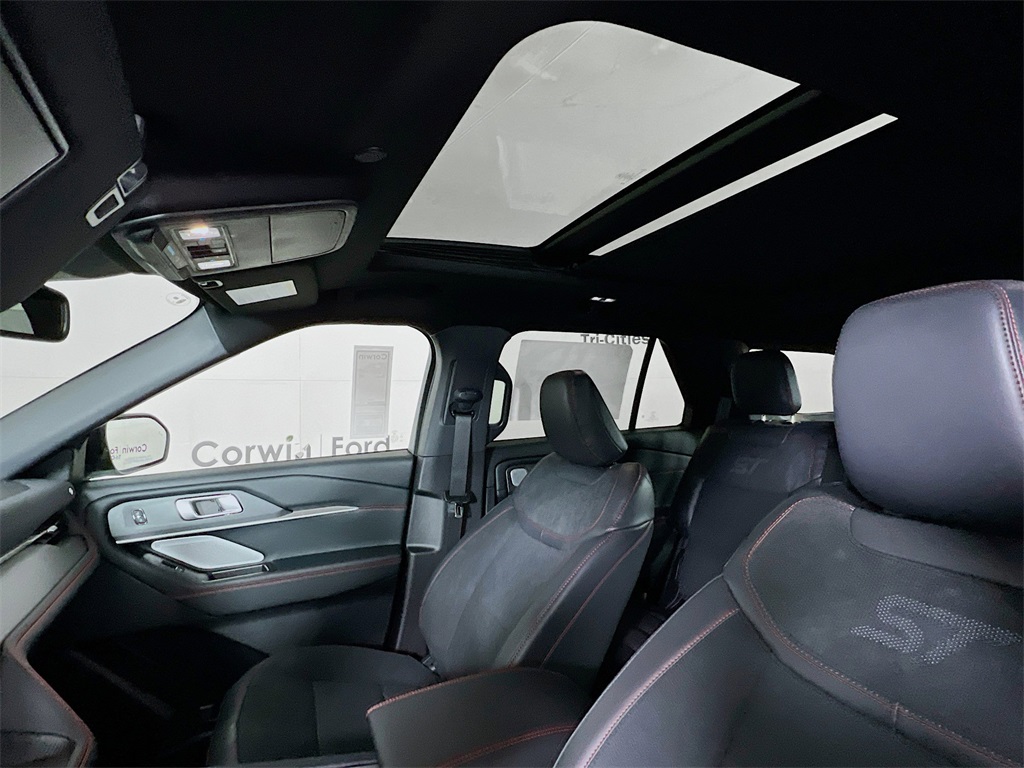 2025 Ford Explorer ST photo 24
