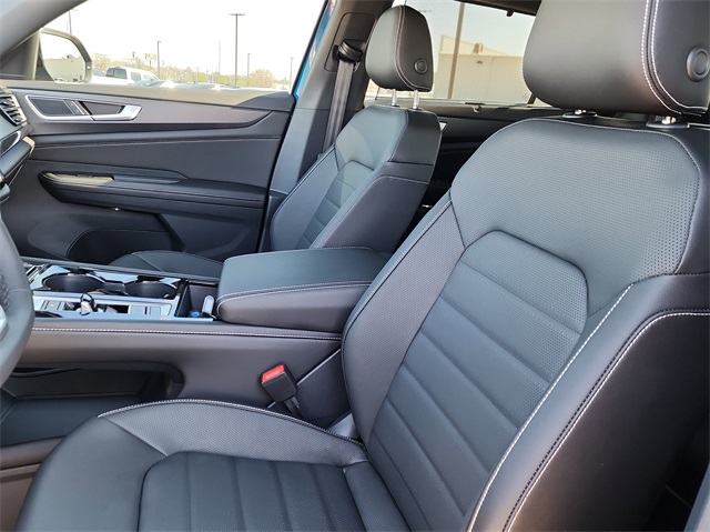 2025 Volkswagen Atlas Cross Sport SEL R-Line photo 13