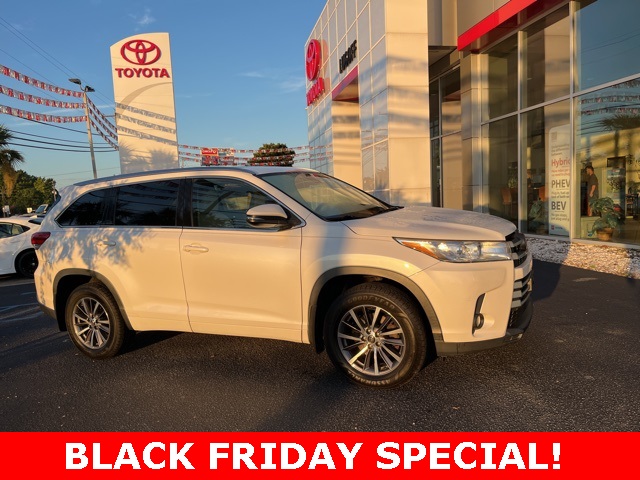 Used 2017 Toyota Highlander XLE with VIN 5TDJZRFH1HS384813 for sale in Lugoff, SC