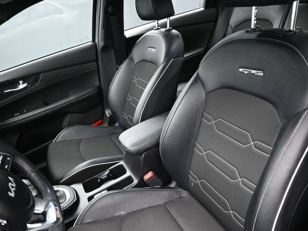 2023 Kia Forte GT-Line photo 14