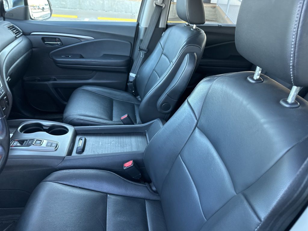 2021 Honda Pilot Special Edition photo 2