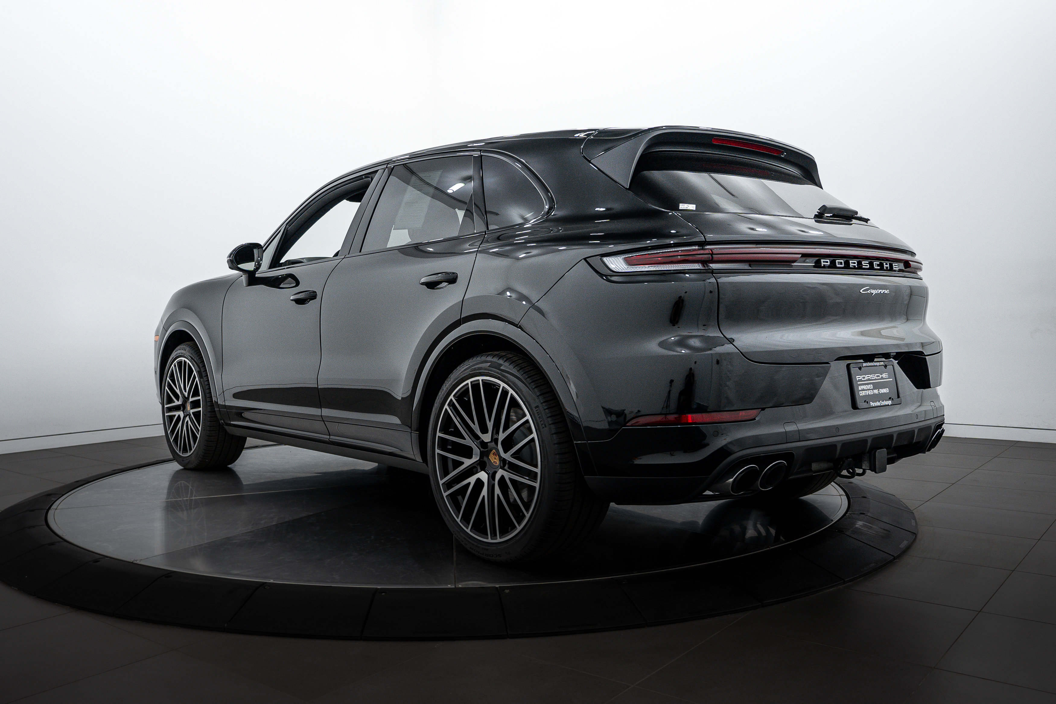 2025 Porsche Cayenne photo 3