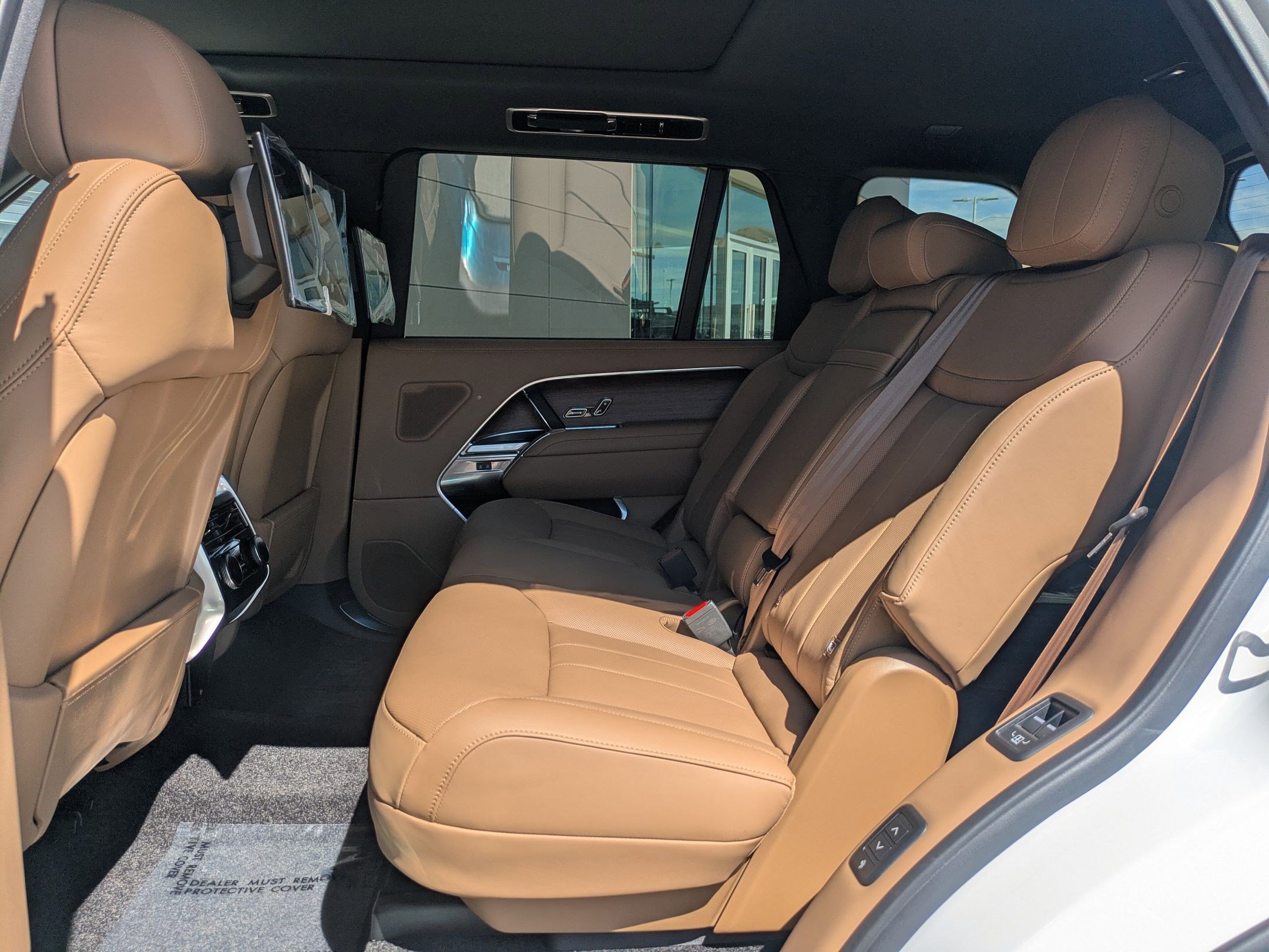 2025 Land Rover Range Rover SE photo 16