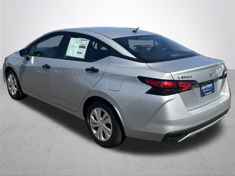 2025 Nissan Versa 1.6 S photo 10