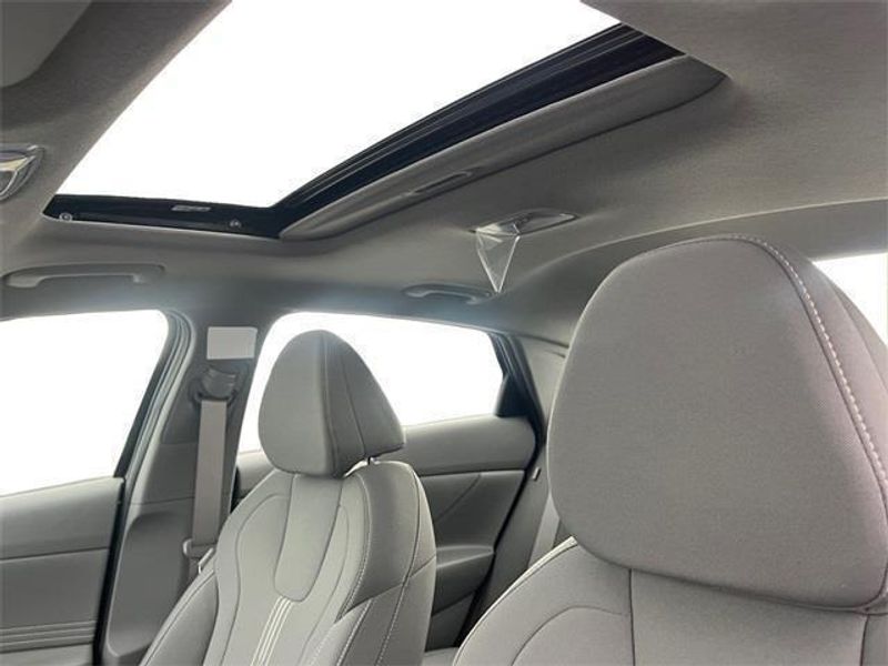 2024 Hyundai Elantra SEL Convenience photo 14