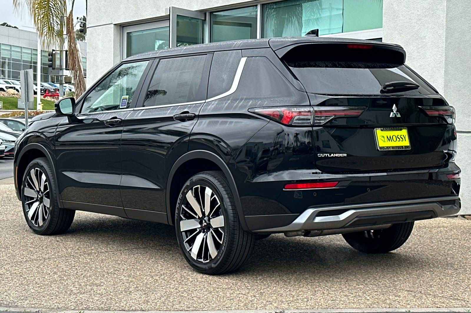 2025 Mitsubishi Outlander SE photo 6