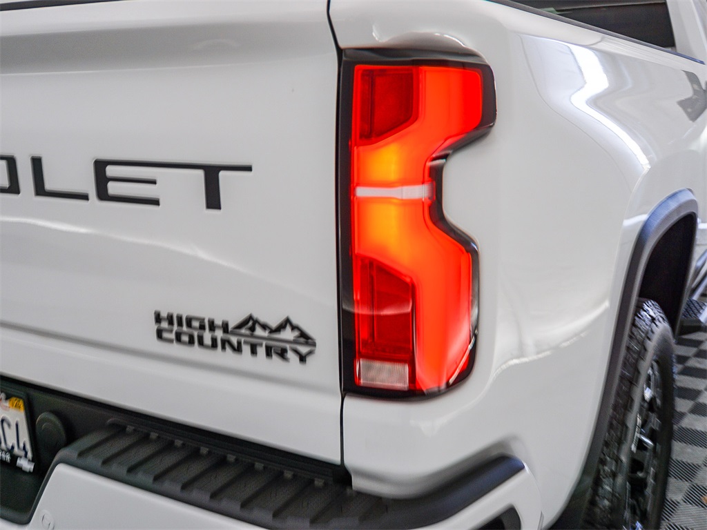 2025 Chevrolet Silverado 2500HD High Country photo 9