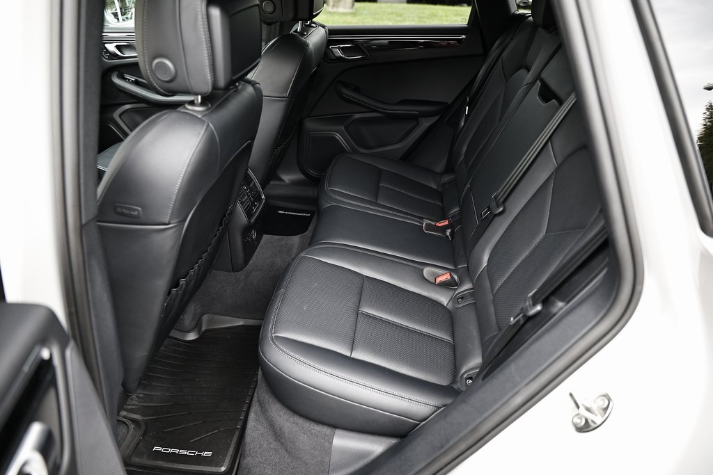 2025 Porsche Macan T photo 24