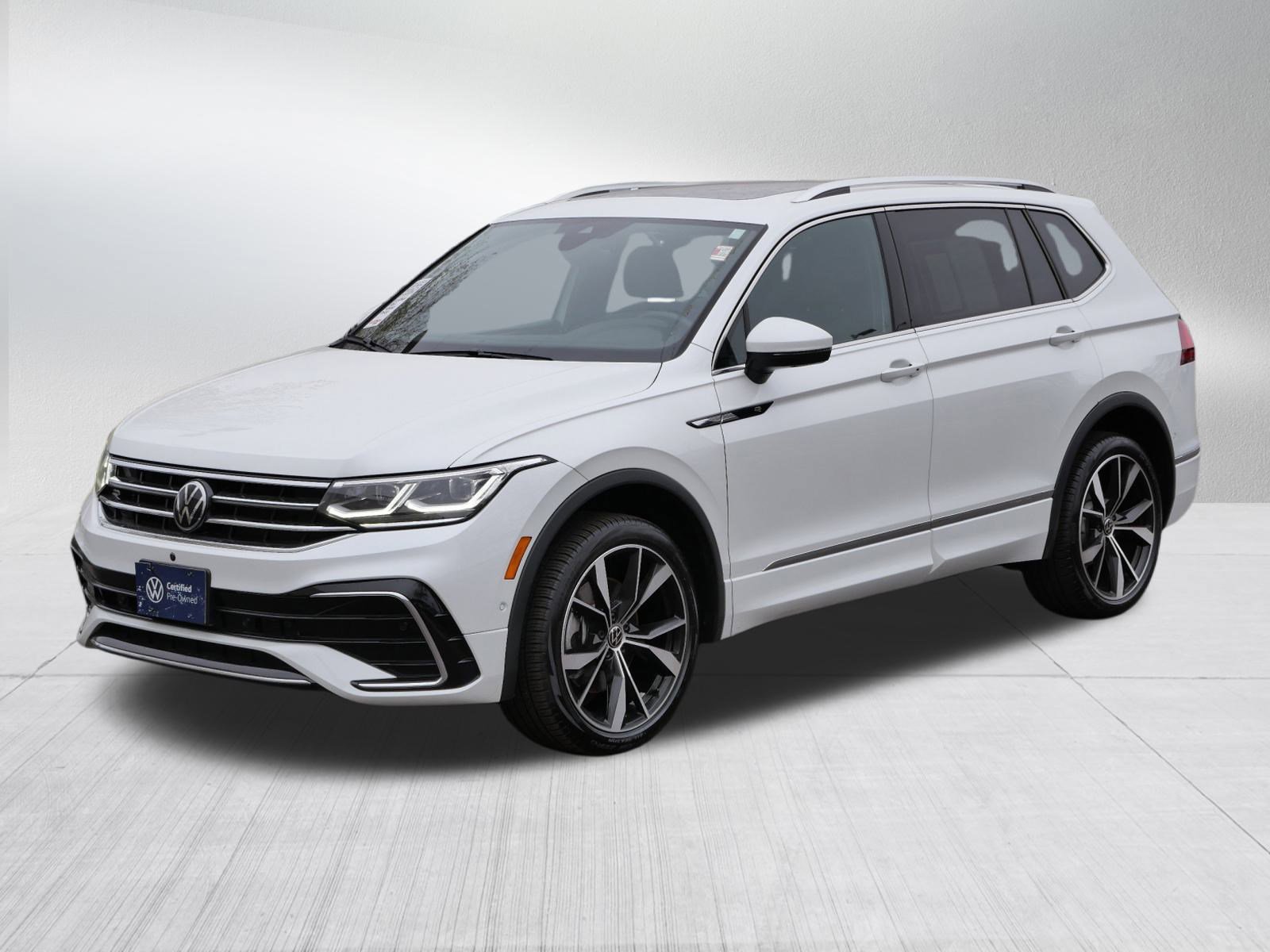 2024 Volkswagen Tiguan SEL R-Line Black photo 2