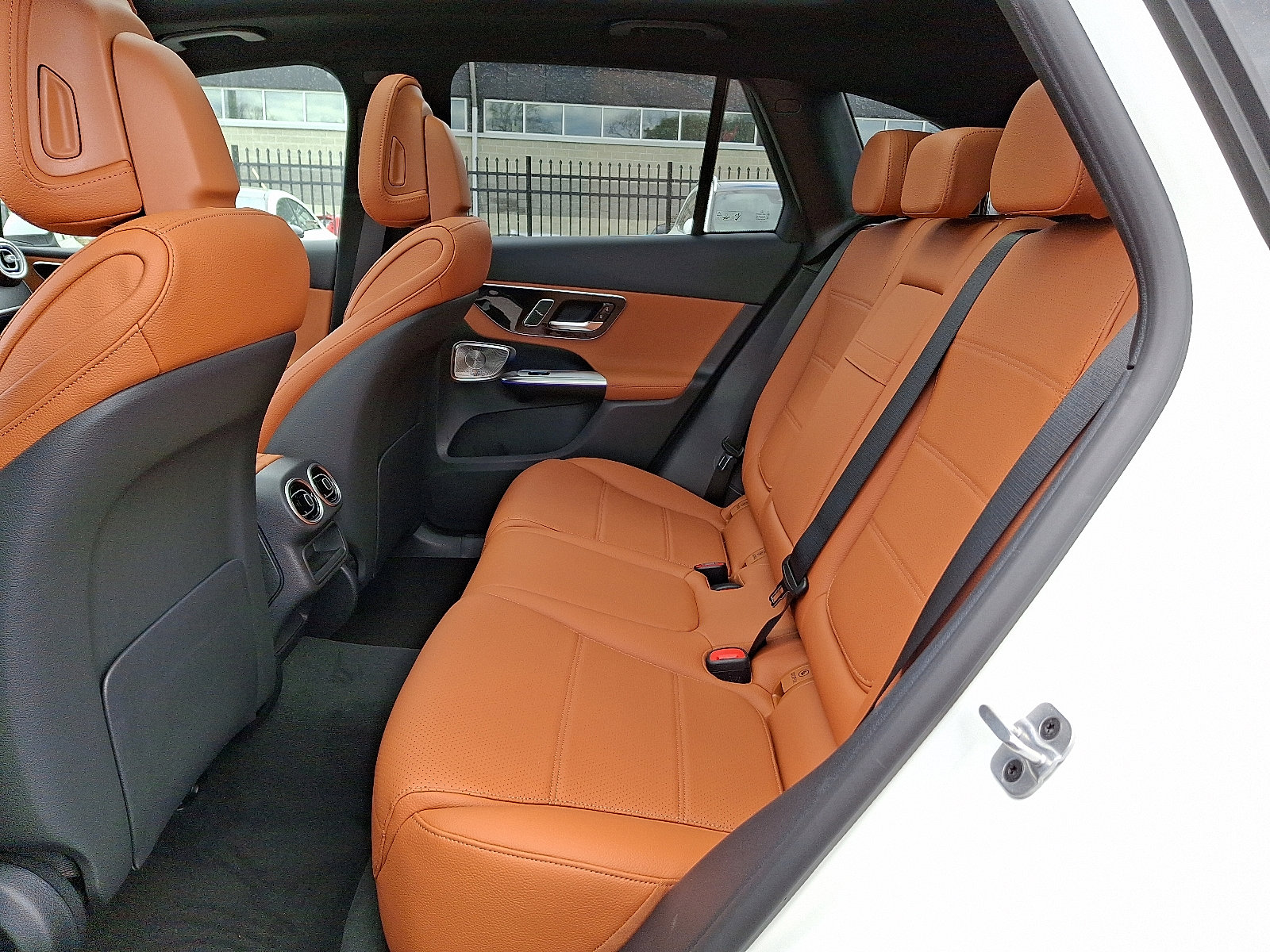 2025 Mercedes Benz GLC 300 4MATIC photo 4